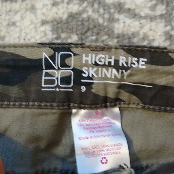 Junior's size 9 high rise skinny camo pants - Picture 2 of 5